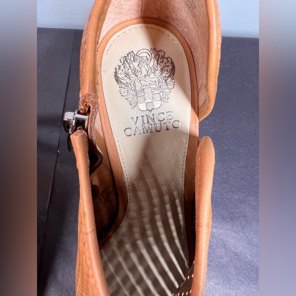 EUC Vince Camuto Trisha Ankle Bootie - Picture 11 of 12